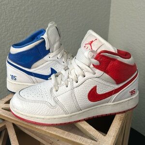 Jordan Youth Air 1 Mid DH0200 100 85 - Size 5.5 YOUTH